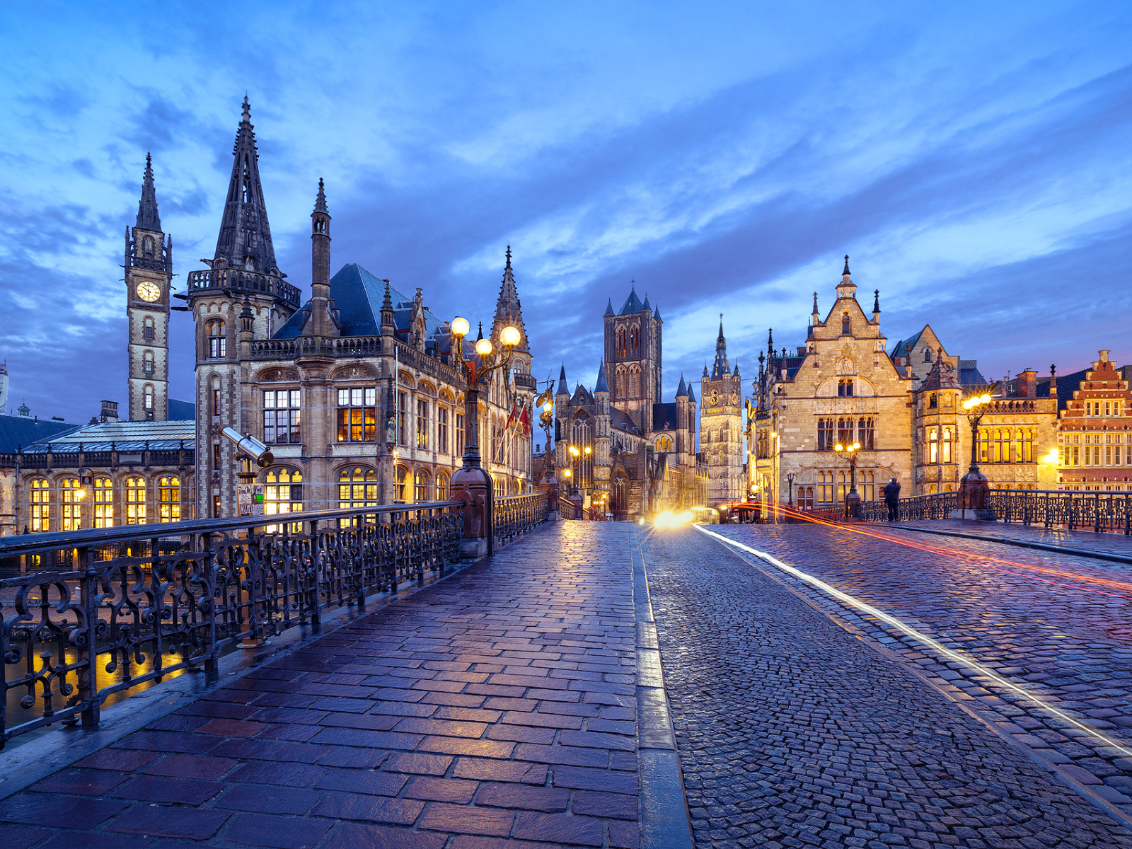 Мост и старинные дома в городе Гент, Бельгия
