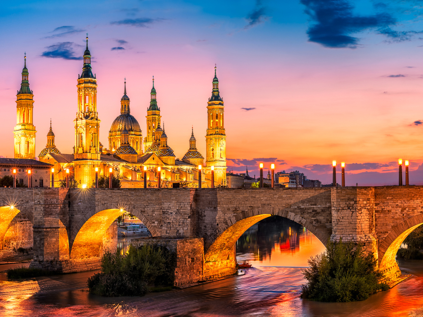 Мост у храма Нуэстра-Синьора-дель-Пилар, Сарагос. Испания