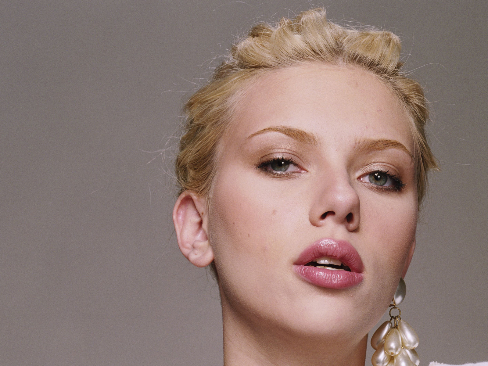 Красивая блондинка, актриса Скарлетт Йоханссон