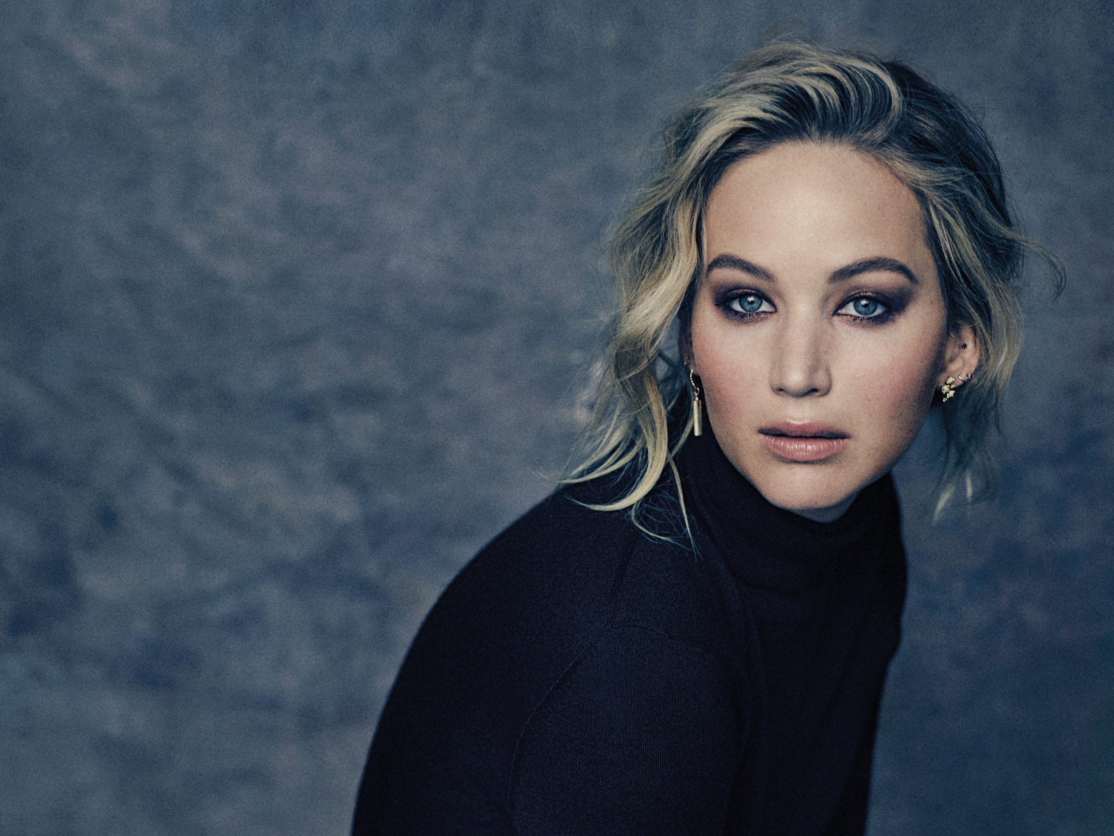 Голубоглазая популярная актриса Дженнифер Лоуренс