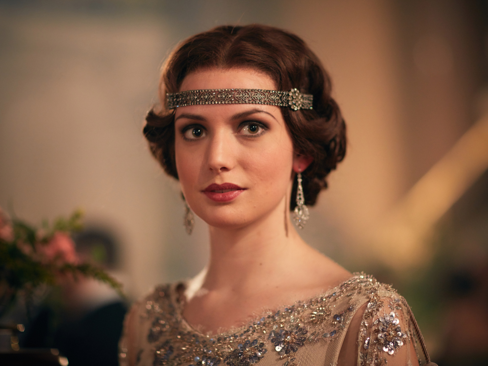 Голландская актриса Гайте Янсен с украшением в волосах 