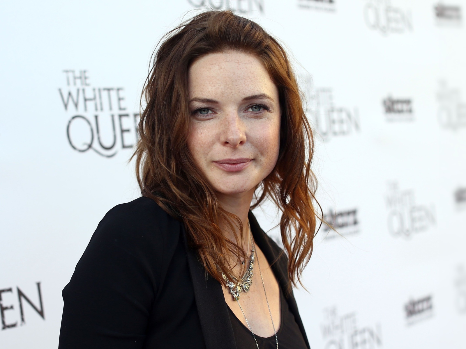 Шведская актриса Ребекка Фергюсон в черном наряде