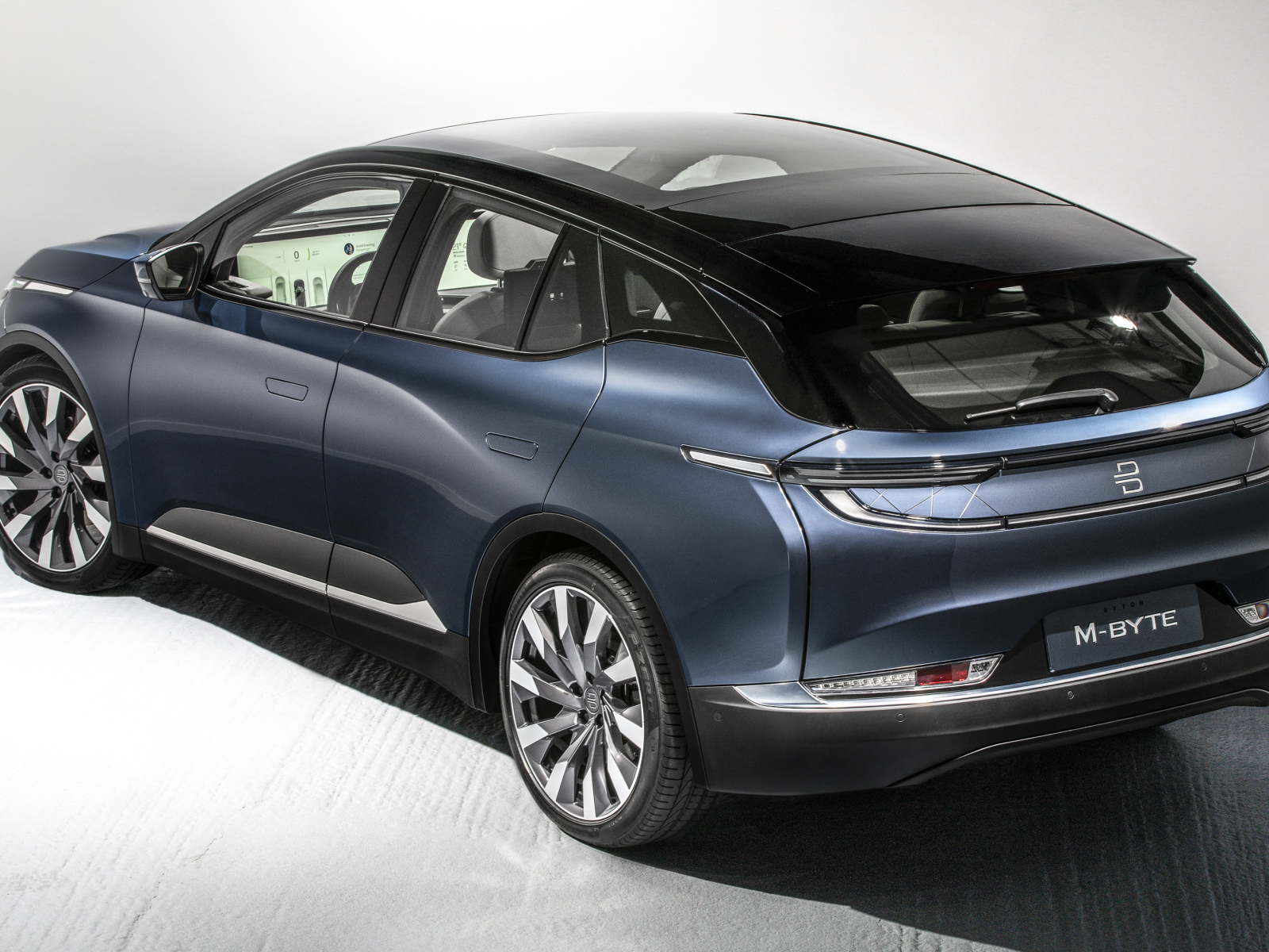 Автомобиль BYTON M-Byte 2020 года вид сзади