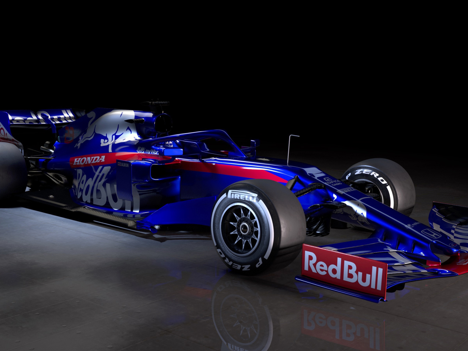 Синий гоночный автомобиль Toro Rosso STR14 2019 года на черном фоне