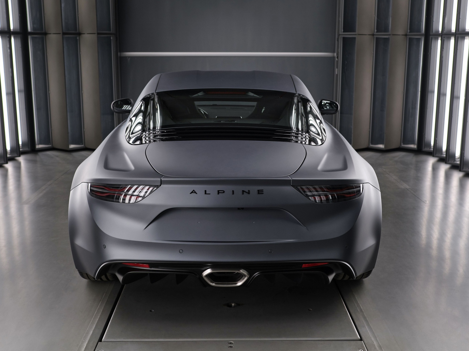 Серебристый автомобиль Alpine A110S, 2019 года вид сзади