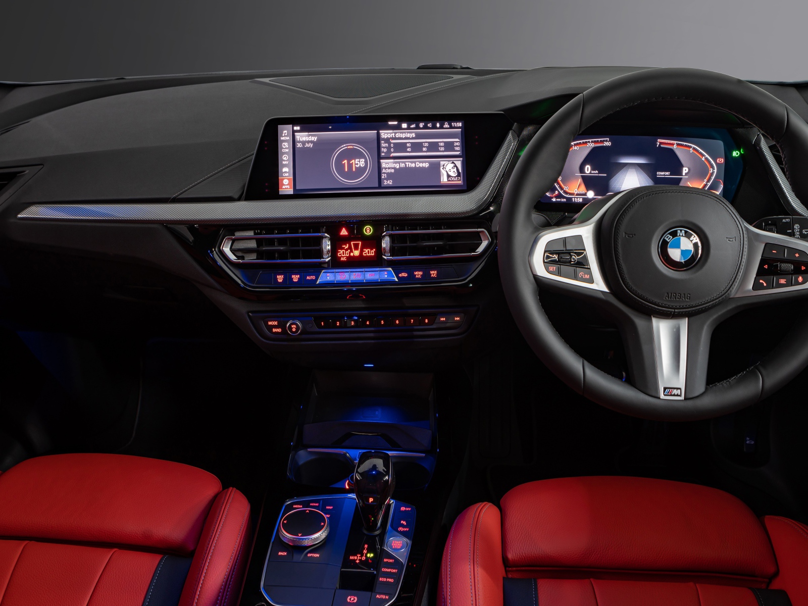 Салон автомобиля BMW 118i M Sport 2019 года