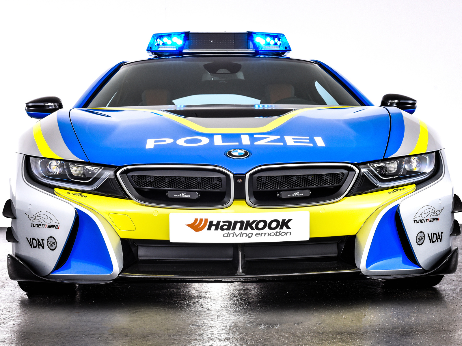 Автомобиль BMW I8, 2019 года вид спереди