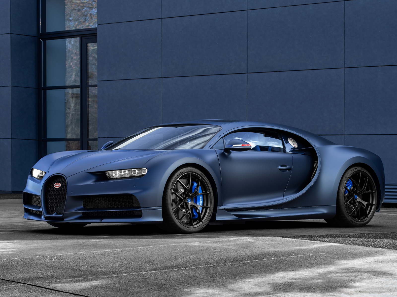 Спортивный автомобиль Bugatti Chiron 2019 года