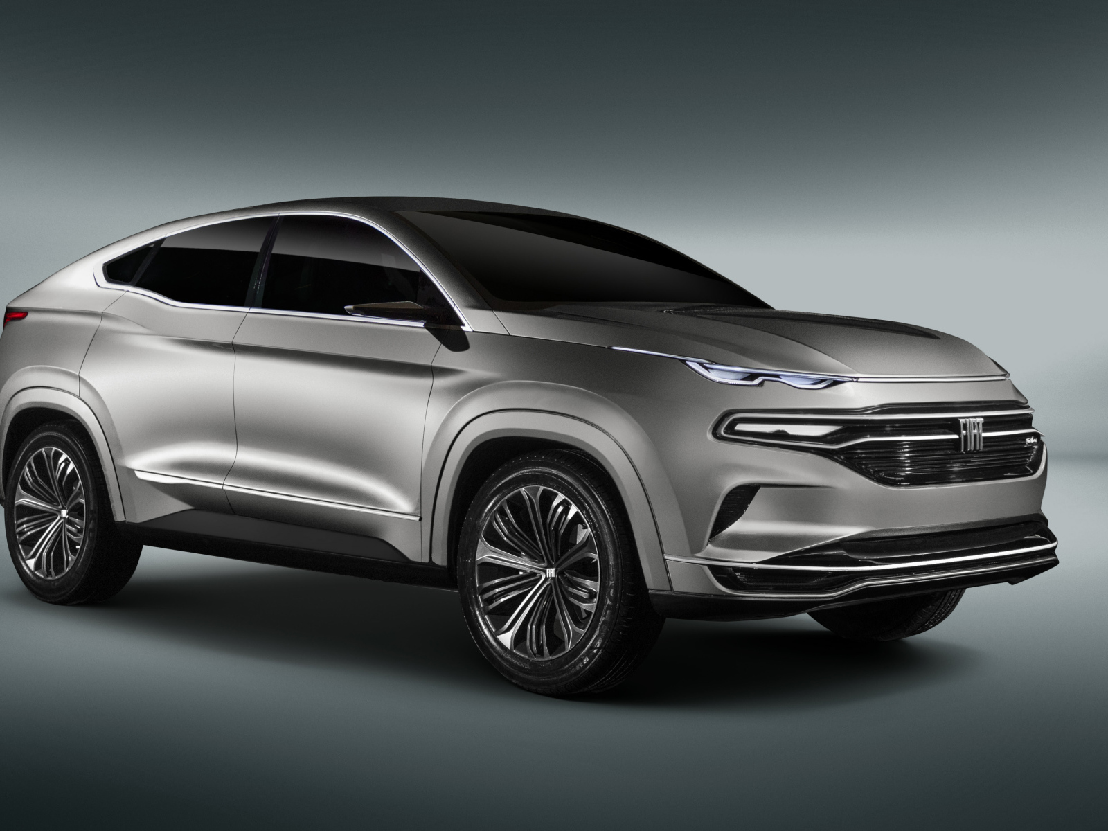 Внедорожник Fiat Fastback, 2018 года на сером фоне