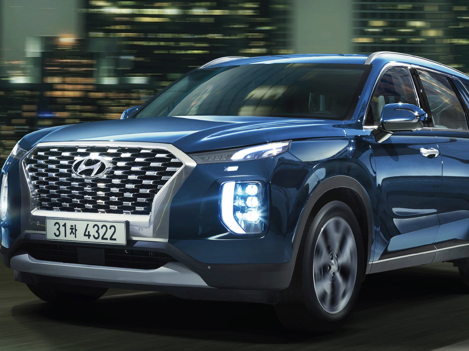 Синий автомобиль Hyundai Palisade 2020 года