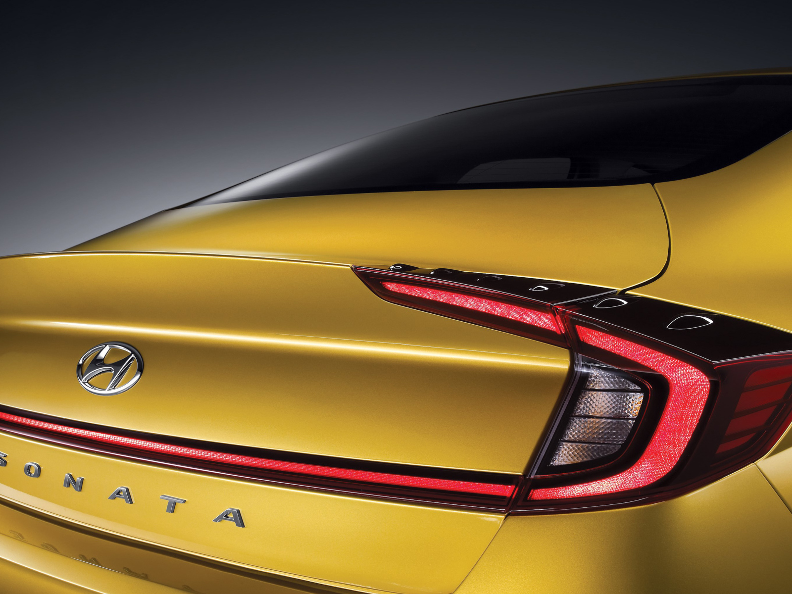 Фирменный знак автомобиля Hyundai Sonata 2019 года