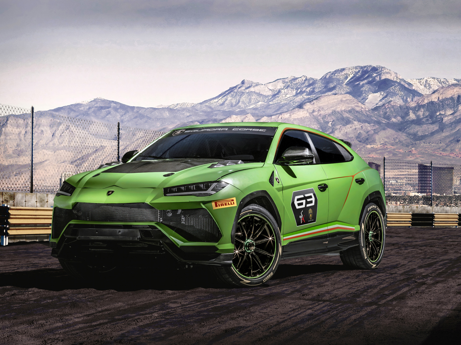 Зеленый внедорожник Lamborghini Urus ST-X Concept 2019 года на фоне гор