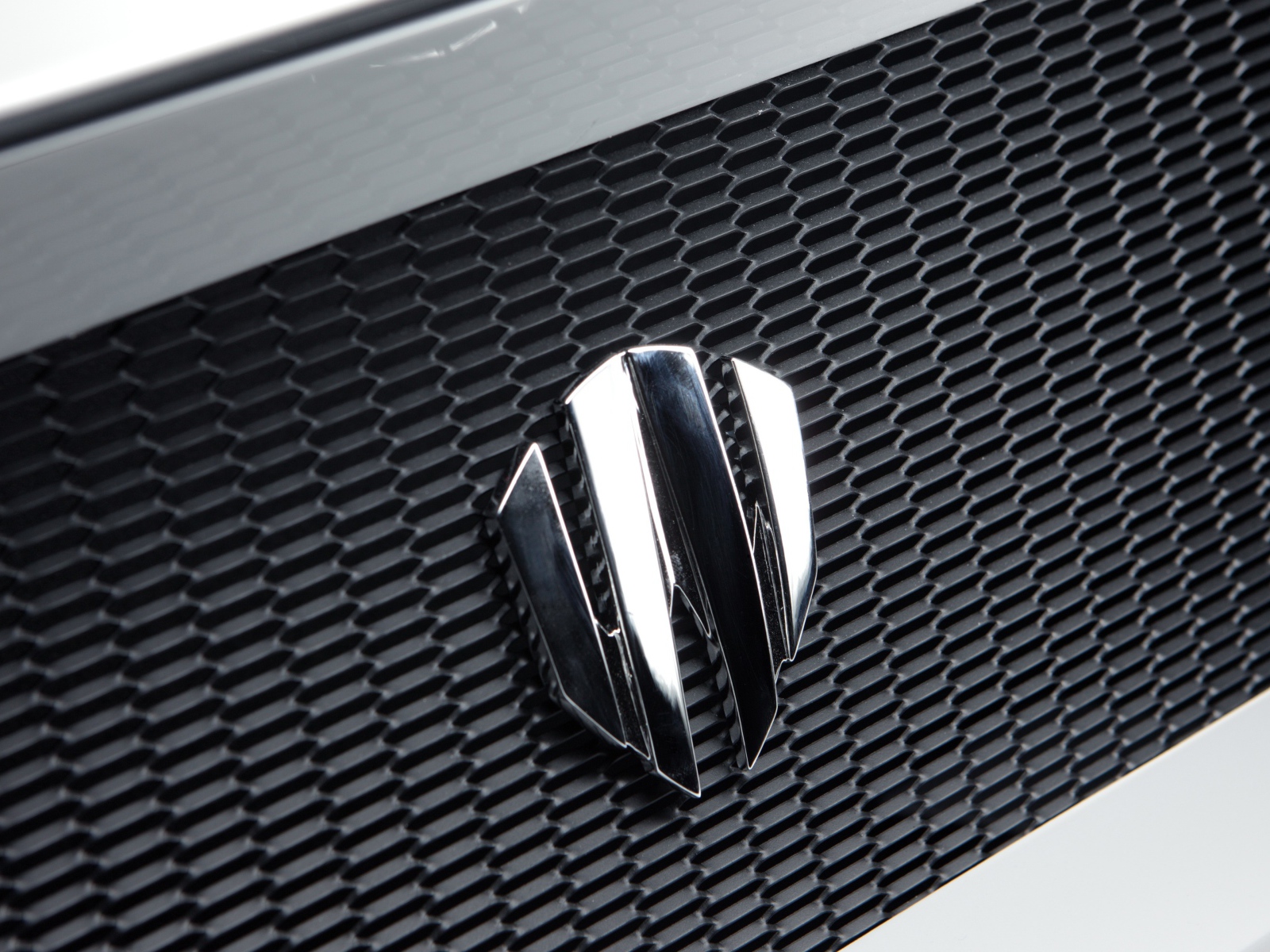 Логотип автомобиля Lykan Hypersport крупным планом