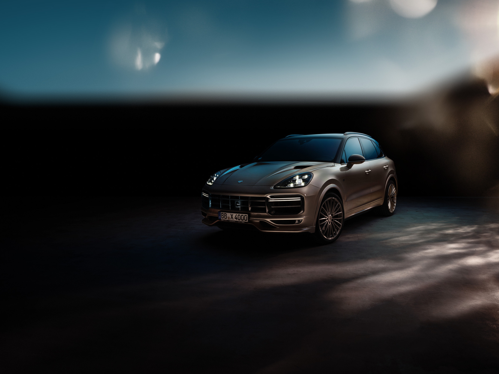 Коричневый внедорожник Porsche Cayenne Turbo, 2018 года