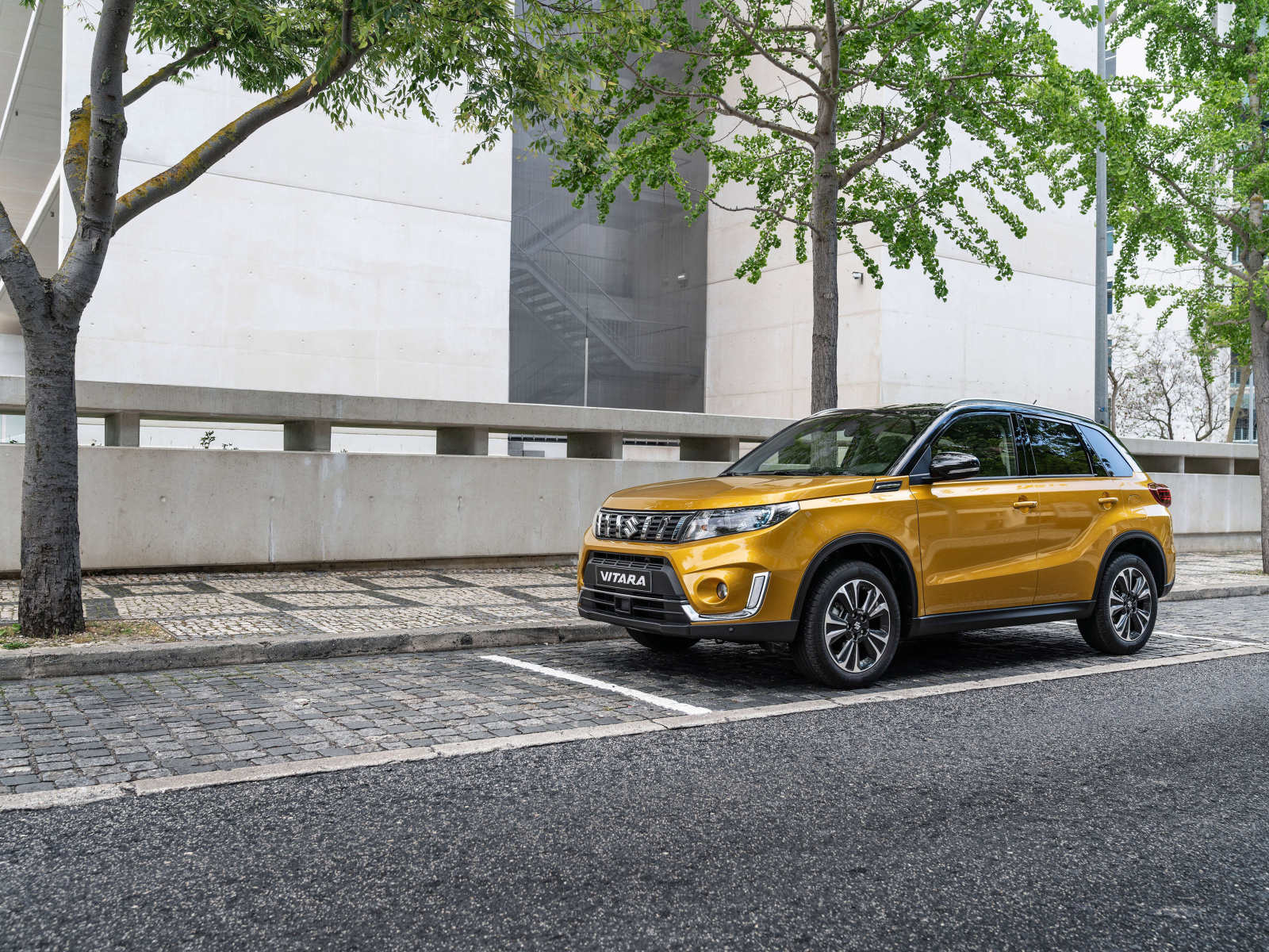 Внедорожник Suzuki Vitara цвет золотой металлик