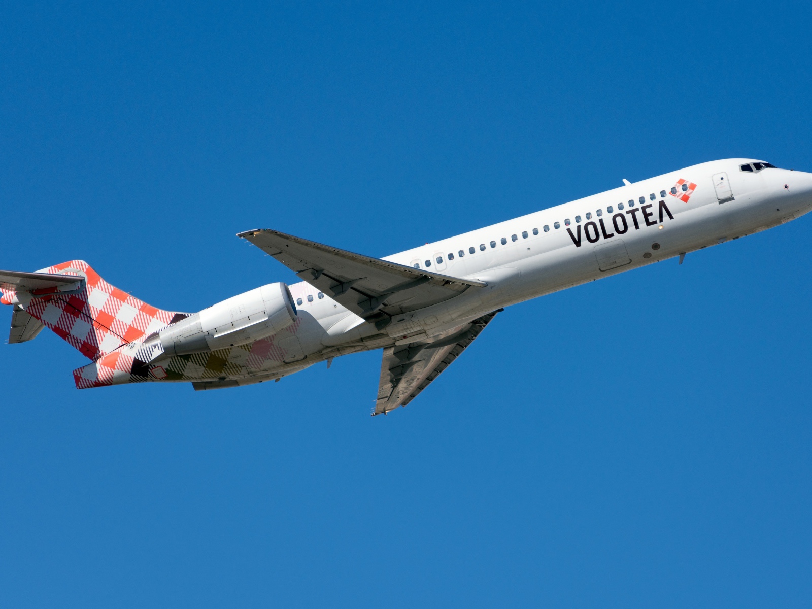 Большой пассажирский  Boeing 717-200 авиакомпании Volotea 