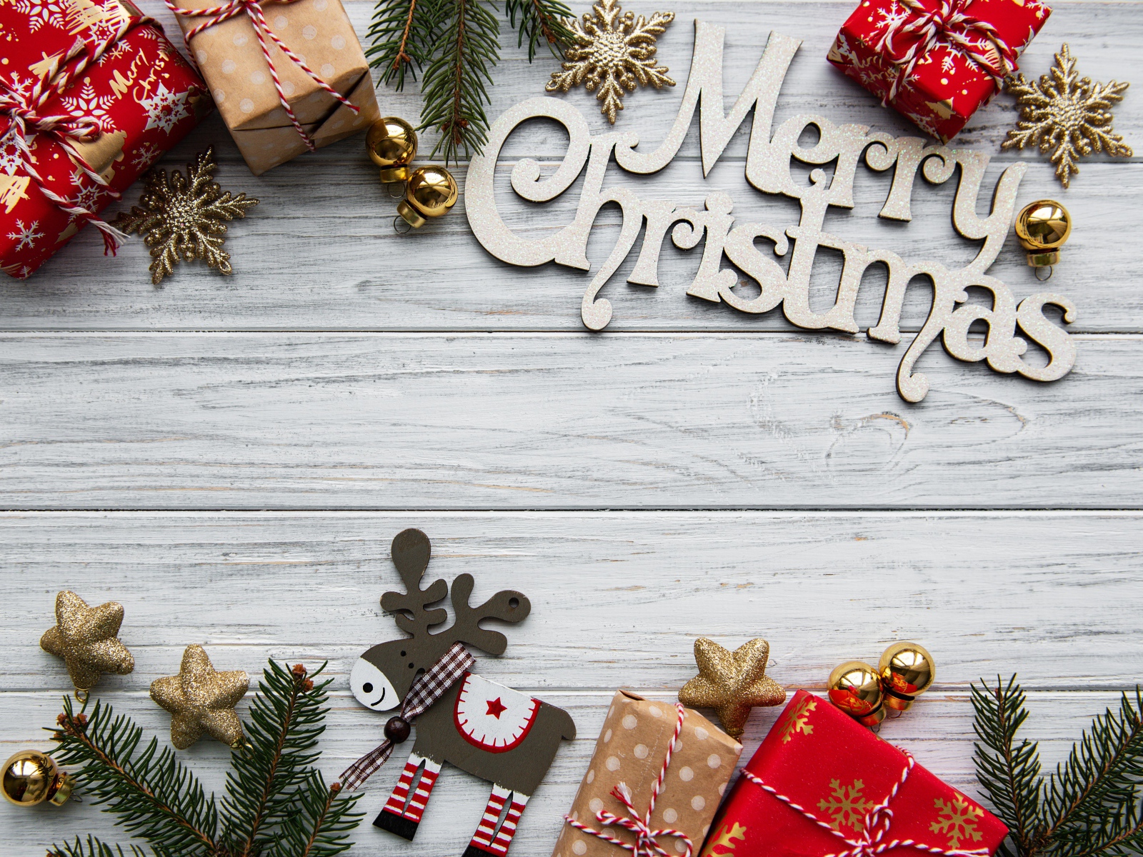 Открытка на Рождество на деревянном фоне