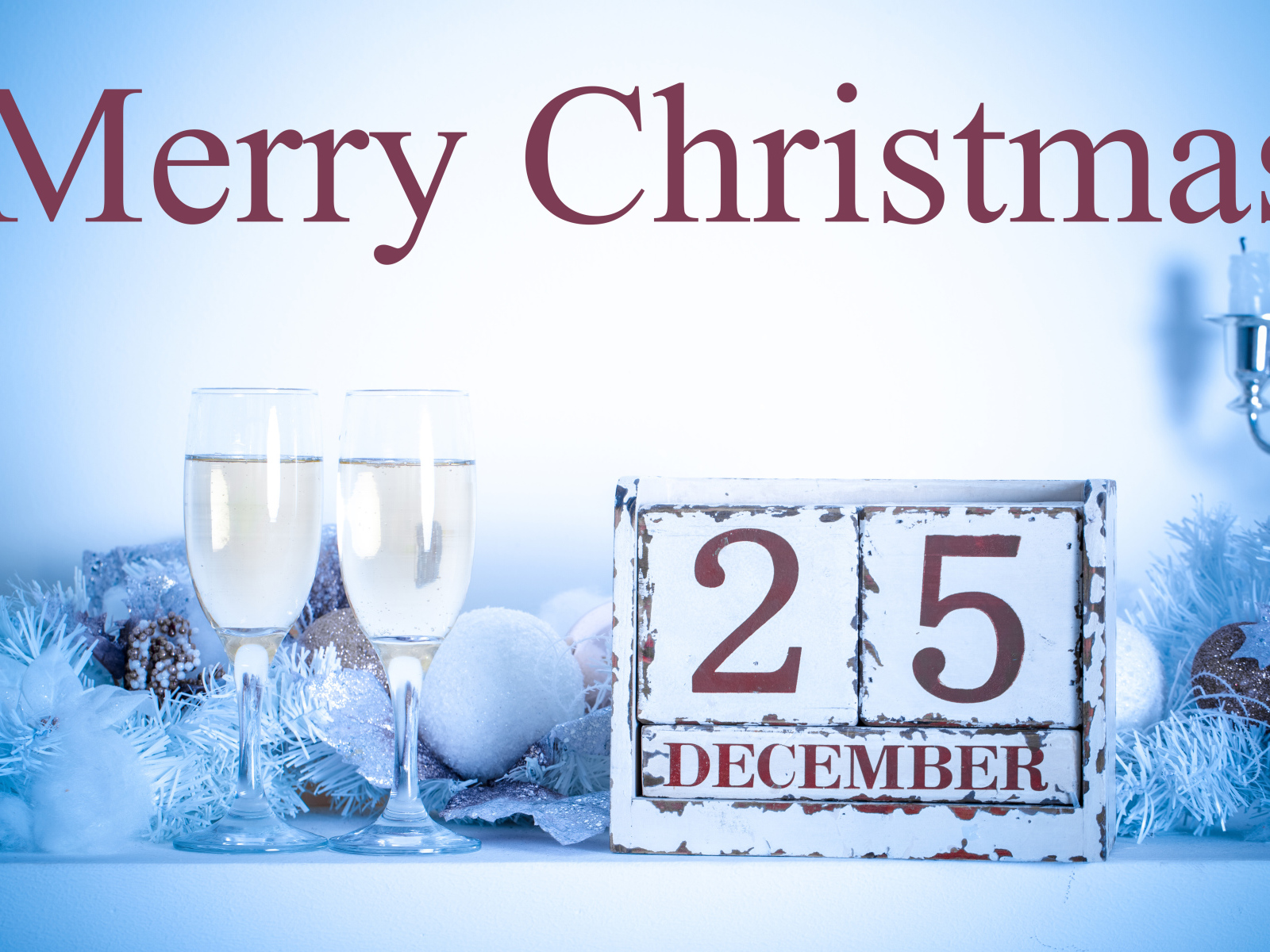 Открытка на Рождество с бокалами 
