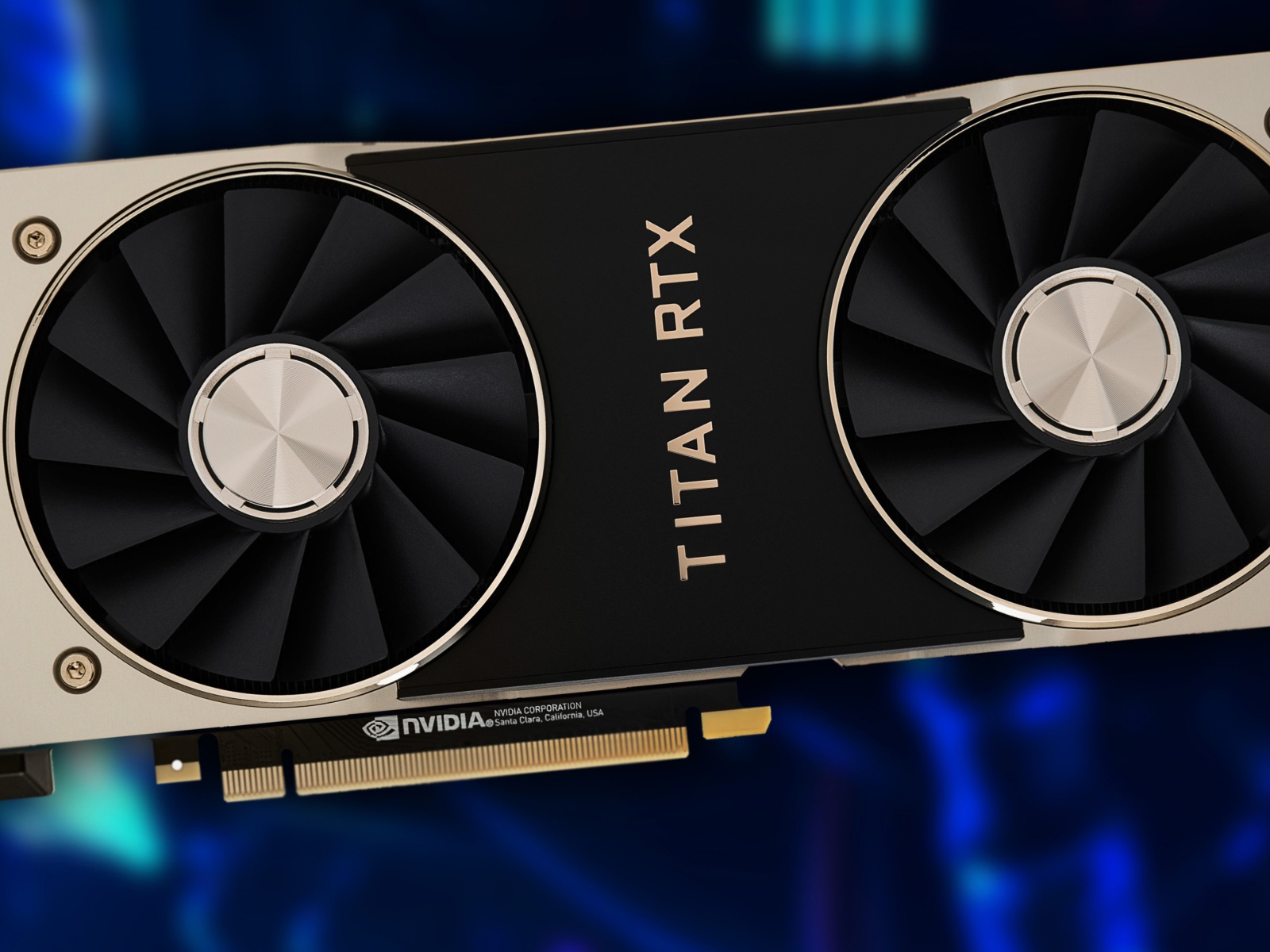 Новая видеокарта Nvidia Titan RTX на синем фоне крупным планом