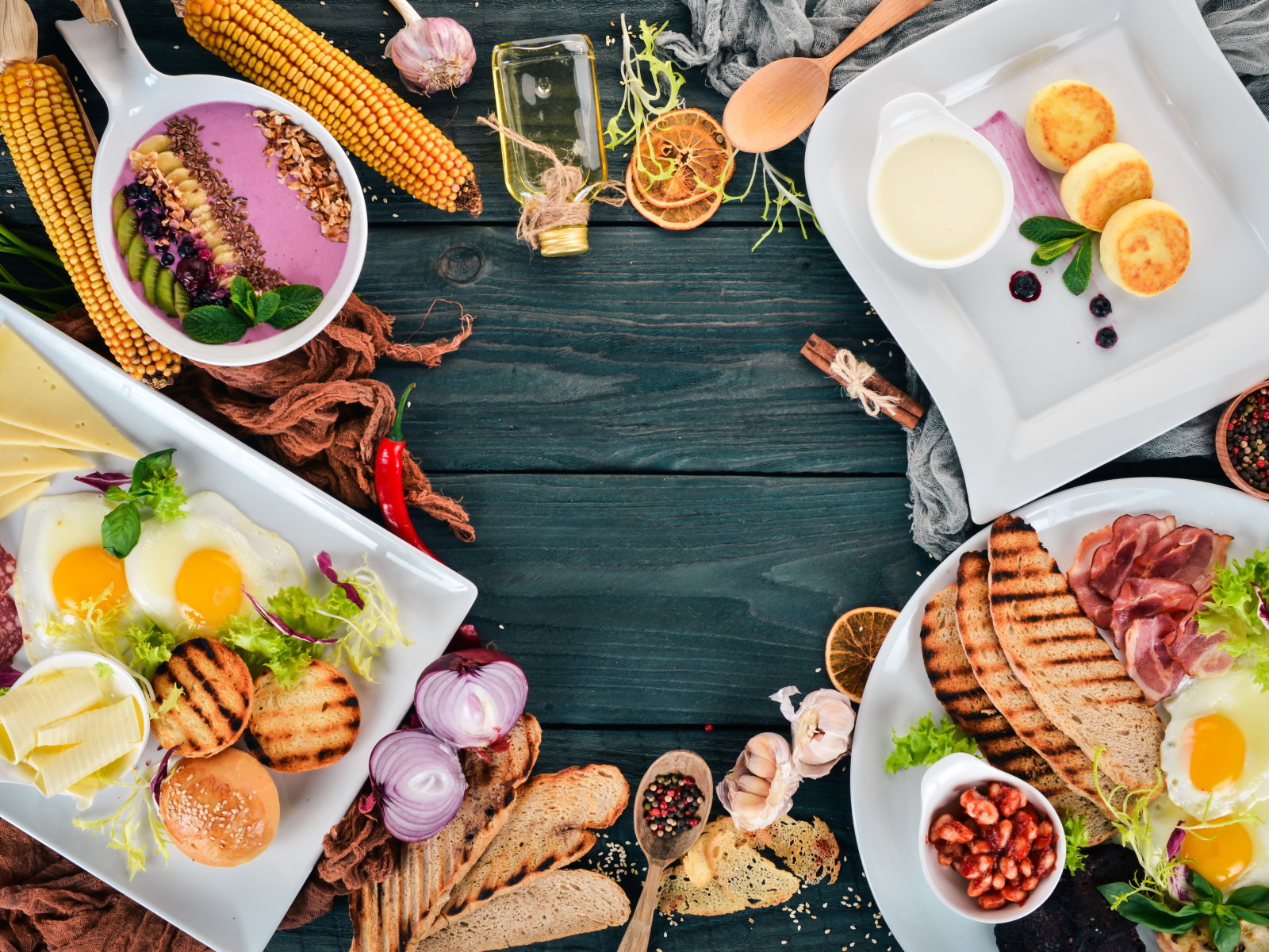 Сытный завтрак на столе со специями 