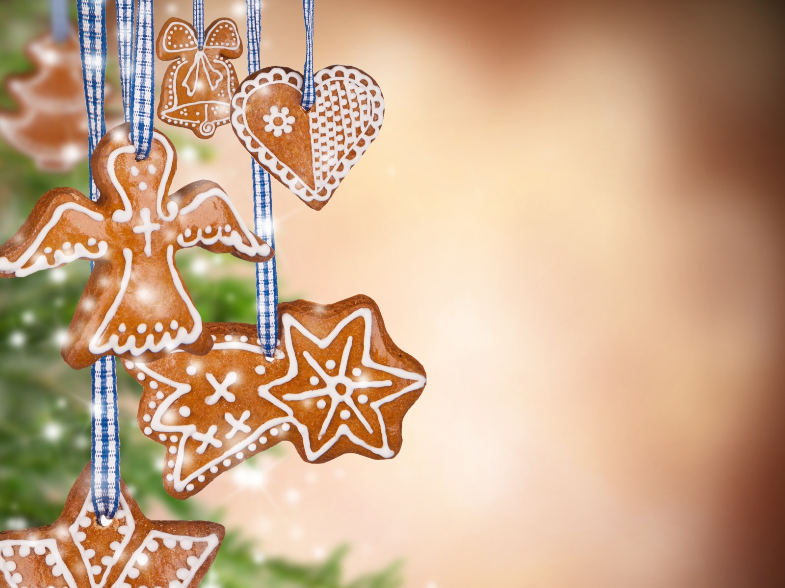 Праздничное печенье на веревках на Рождество 