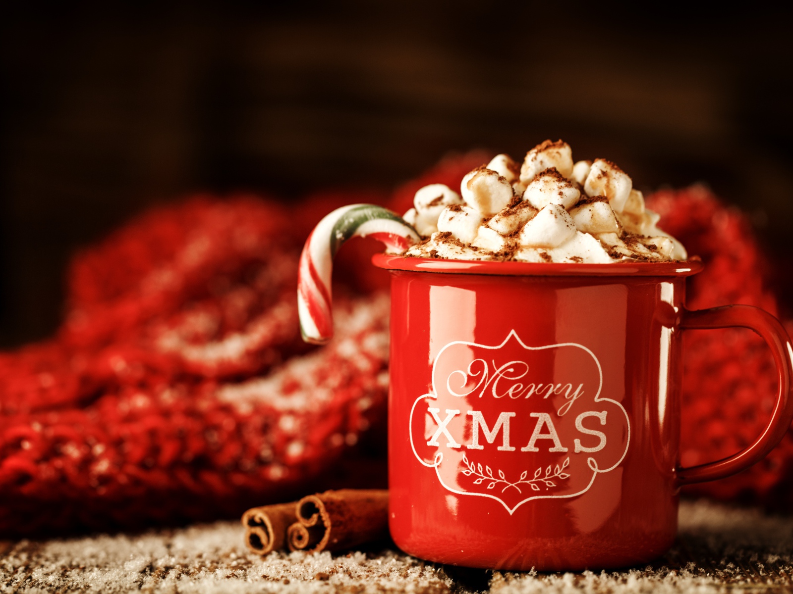 Чашка какао с маршмеллоу на Рождество 