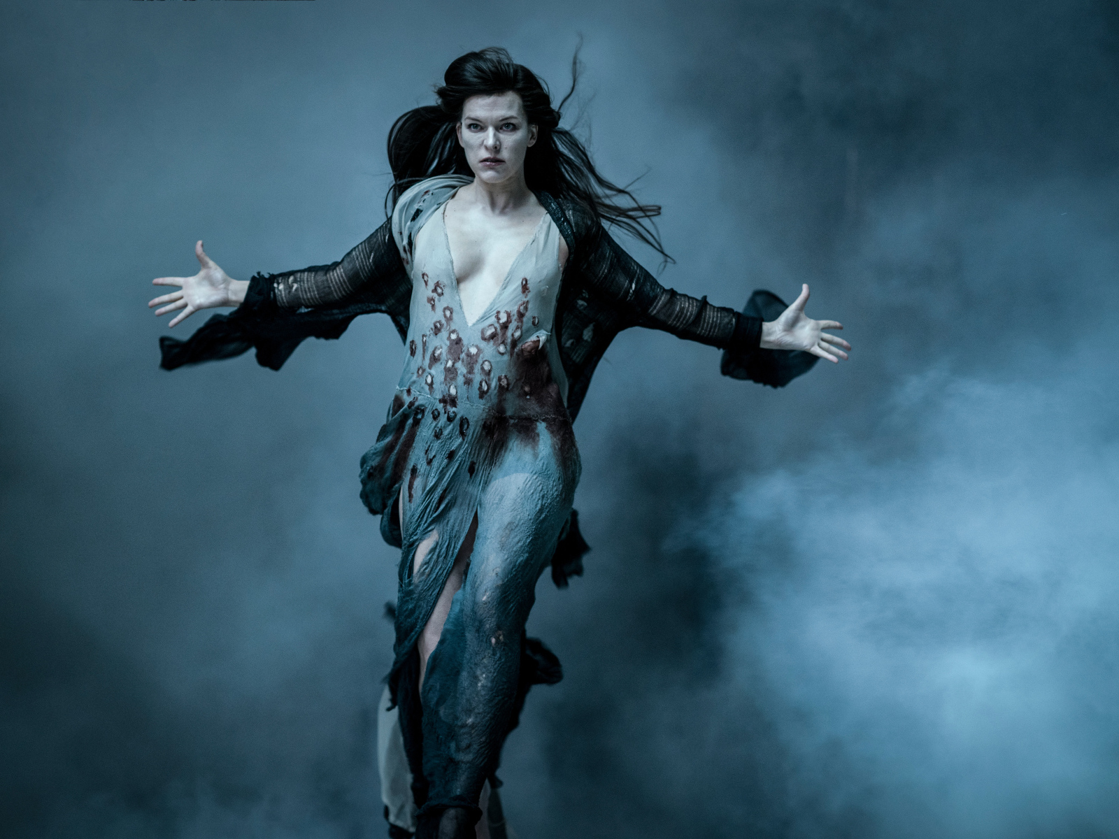 Актриса Милла Йовович  персонаж Кровавая королева фильм Хеллбой 2019 года