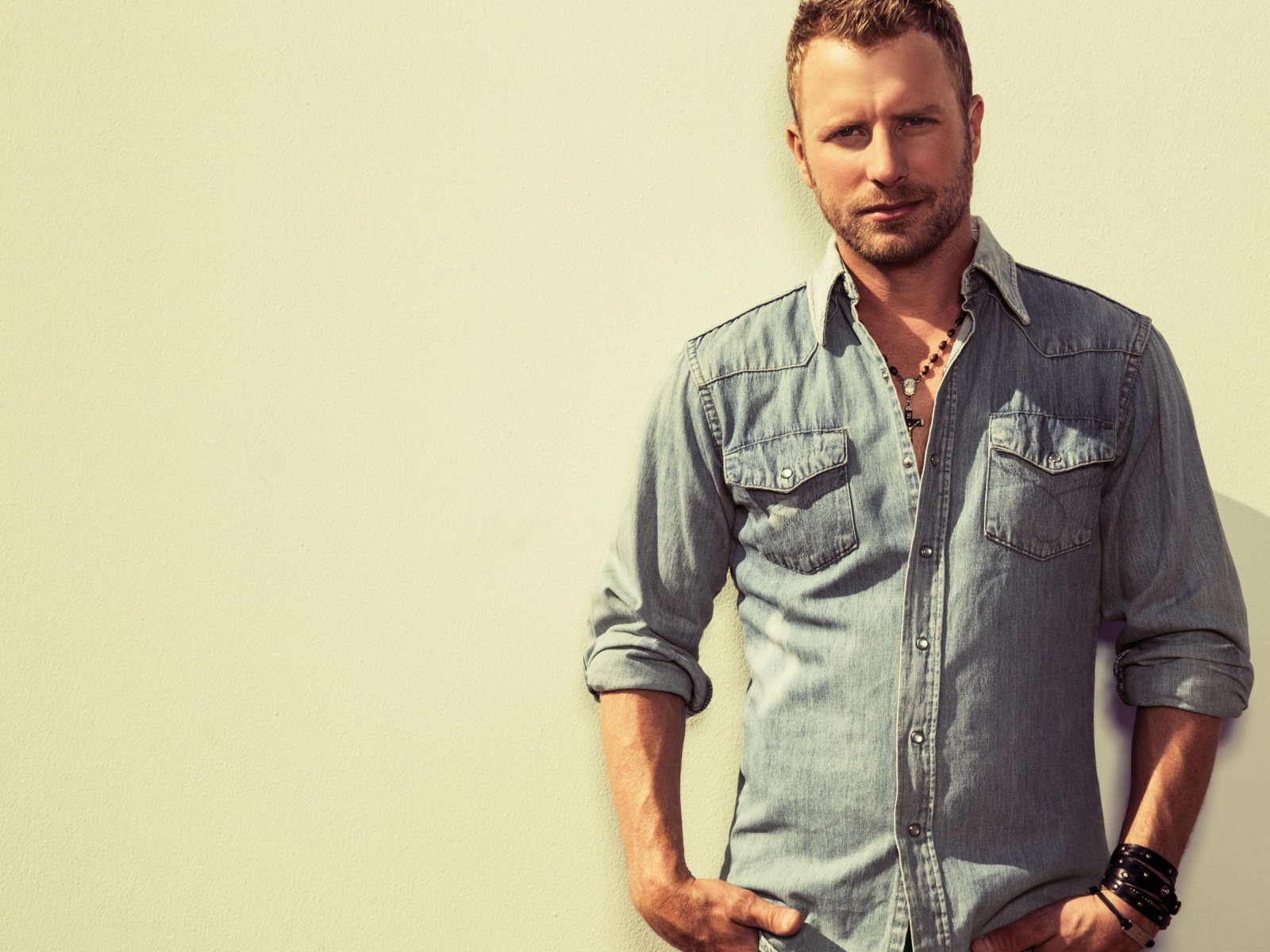 Американский кантри исполнитель Диркс Бентли