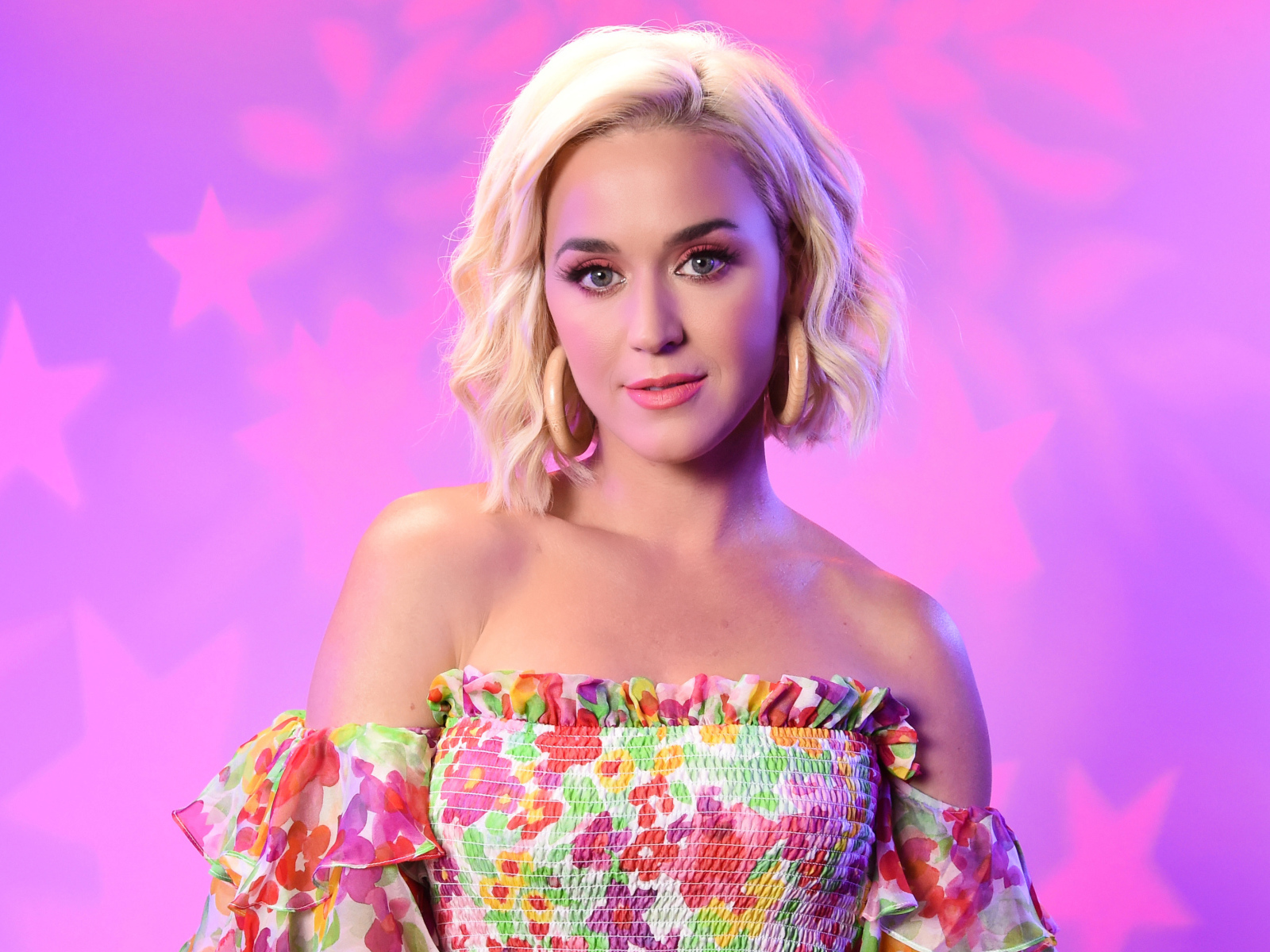 Красивая нежная девушка блондинка, певица Кэти Перри