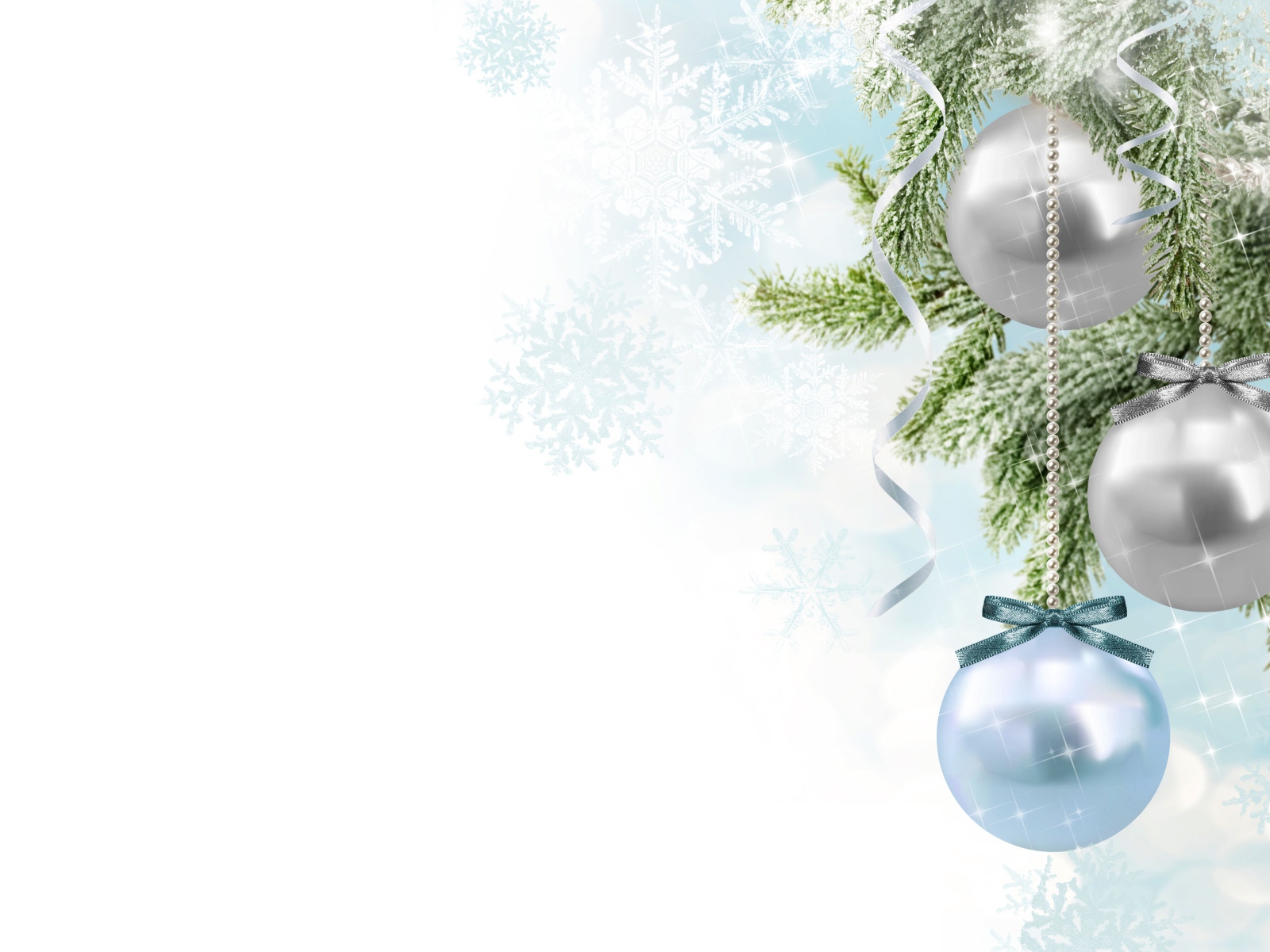 Елочные игрушки на белом фоне, шаблон для открытки 