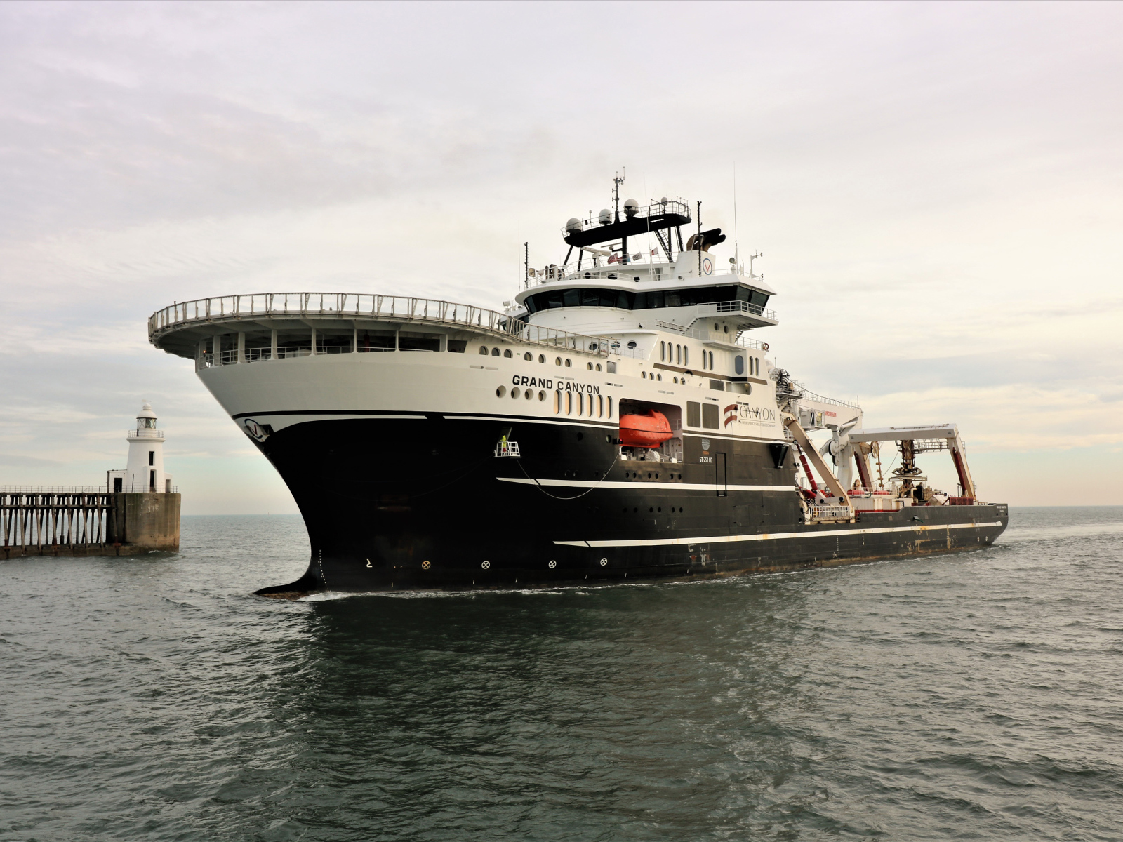 Американский корабль  GRAND CANYON в море