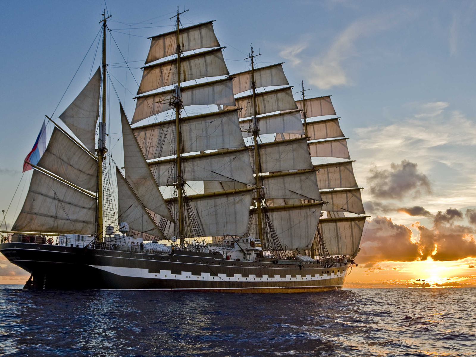 Красивый четырёхмачтовый барк 