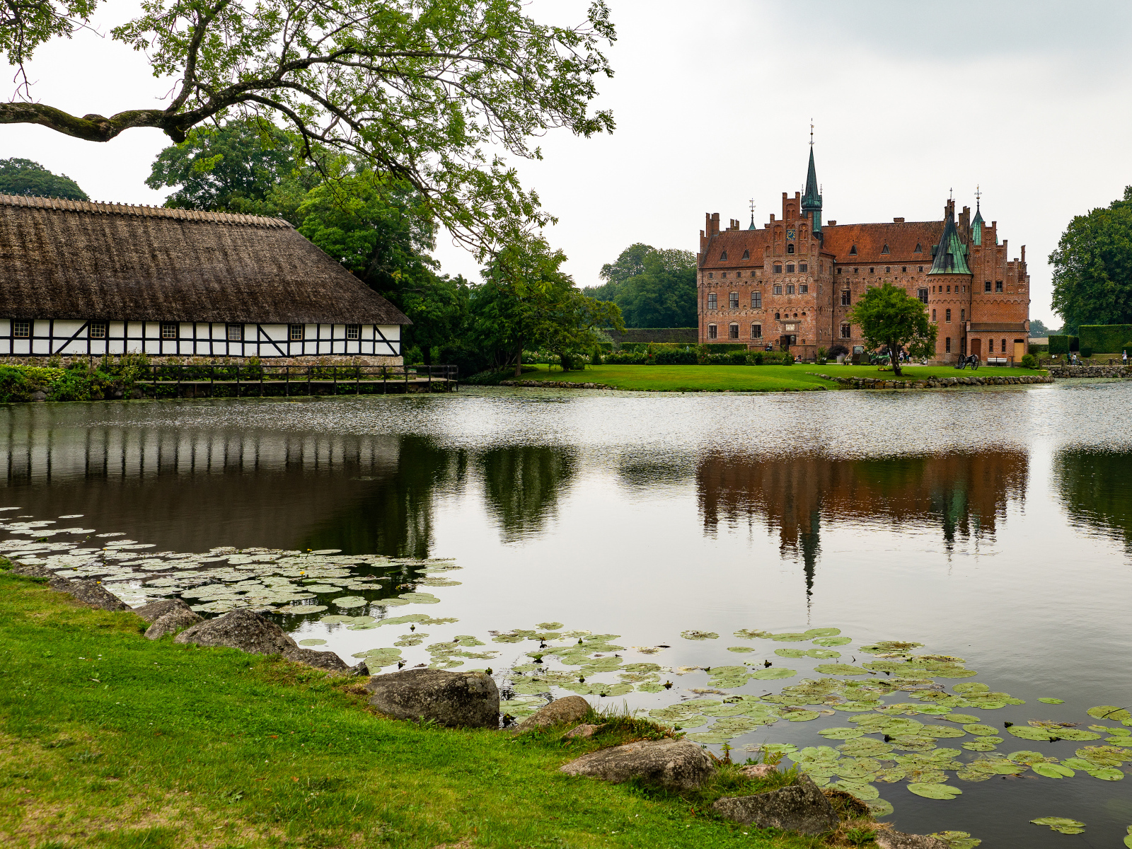 Замок Эгешков у пруда, Дания
