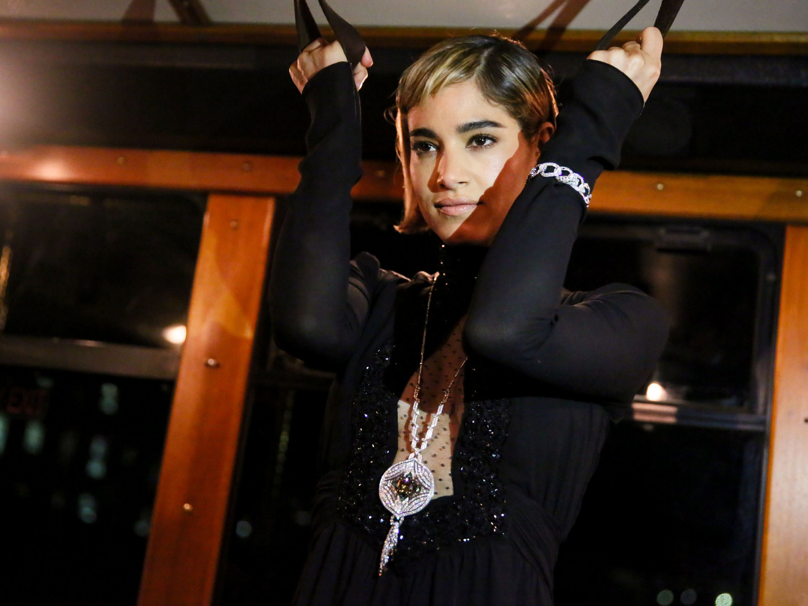 Актриса София Бутелла в черном платье 