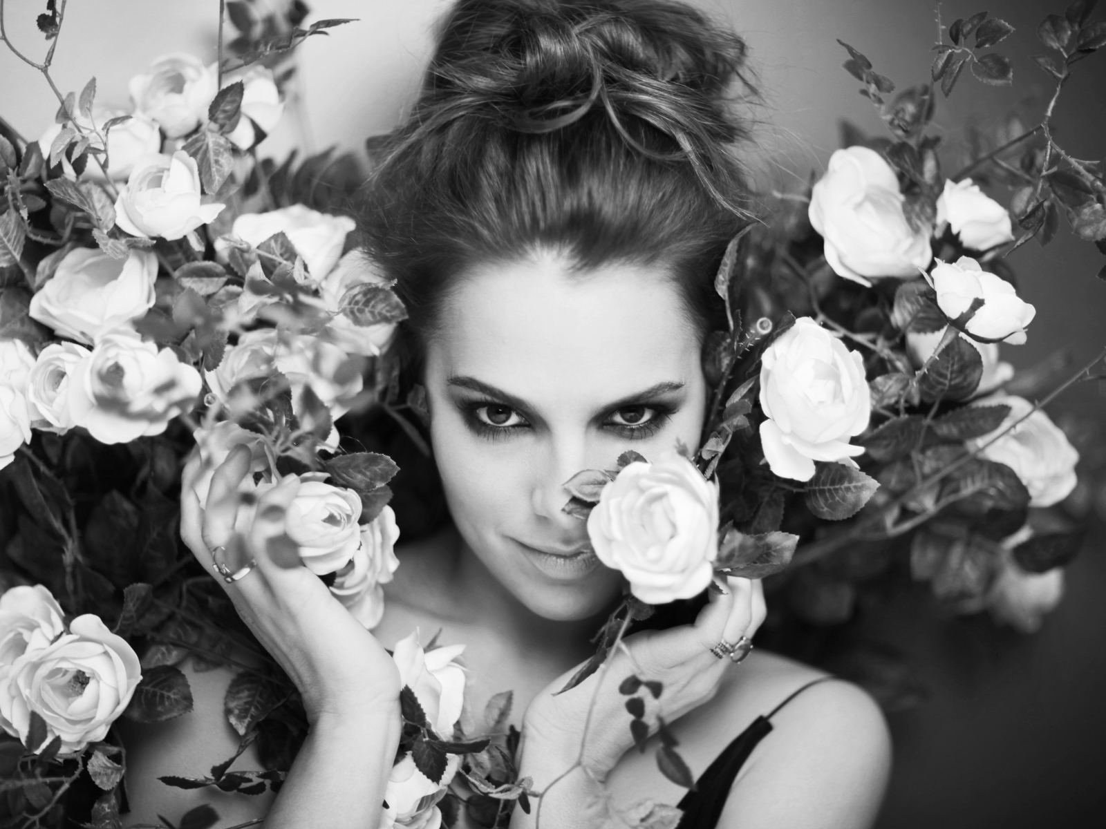 Красивая швейцарская актриса Мелиа Крейлинг черно белое фото