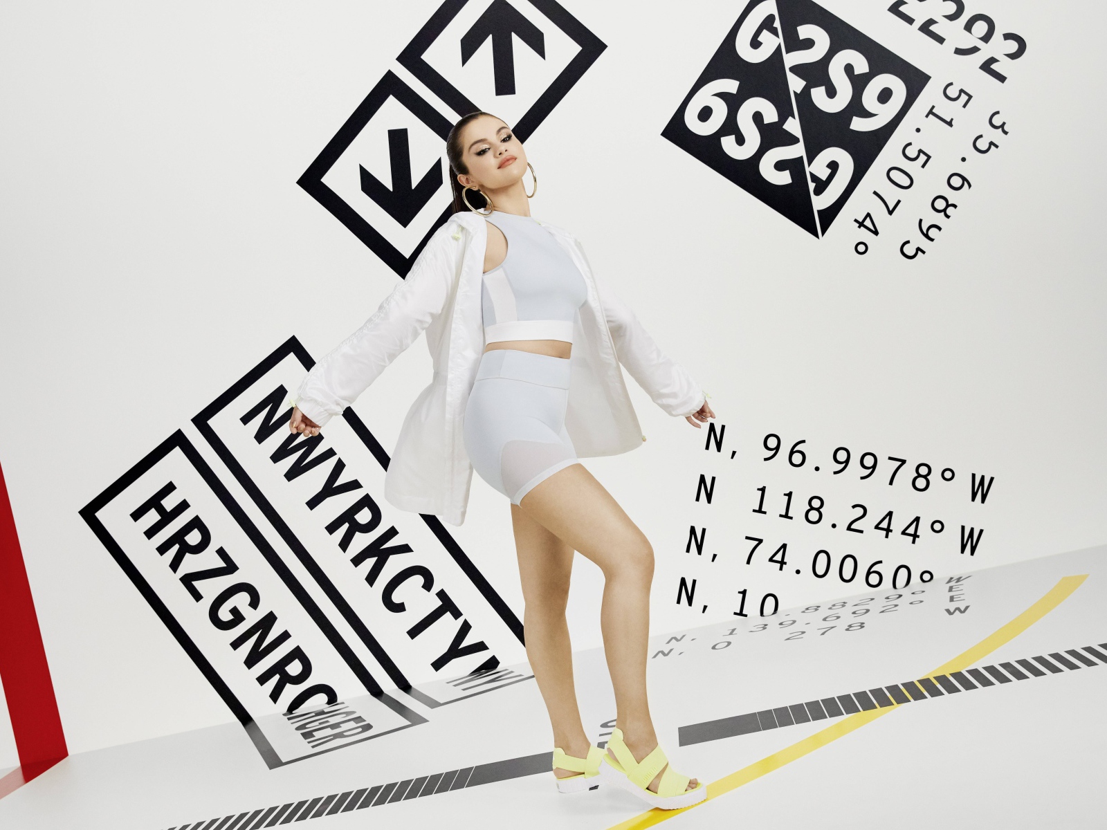 Красивая спортивная девушка, актриса Селена Гомез