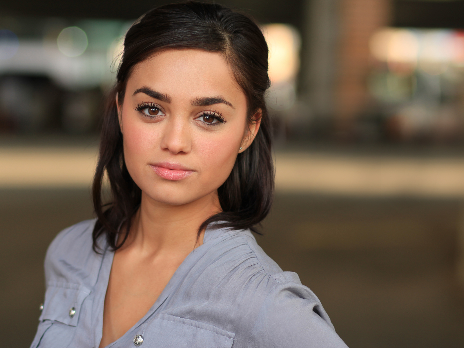 Индийская актриса Шази Раджа с карими глазами 