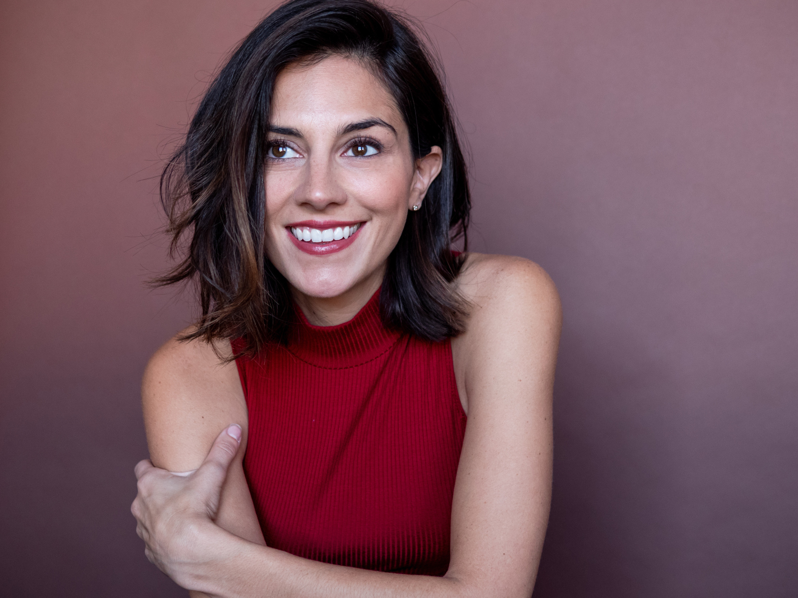 Улыбающаяся актриса Мелани Миничино