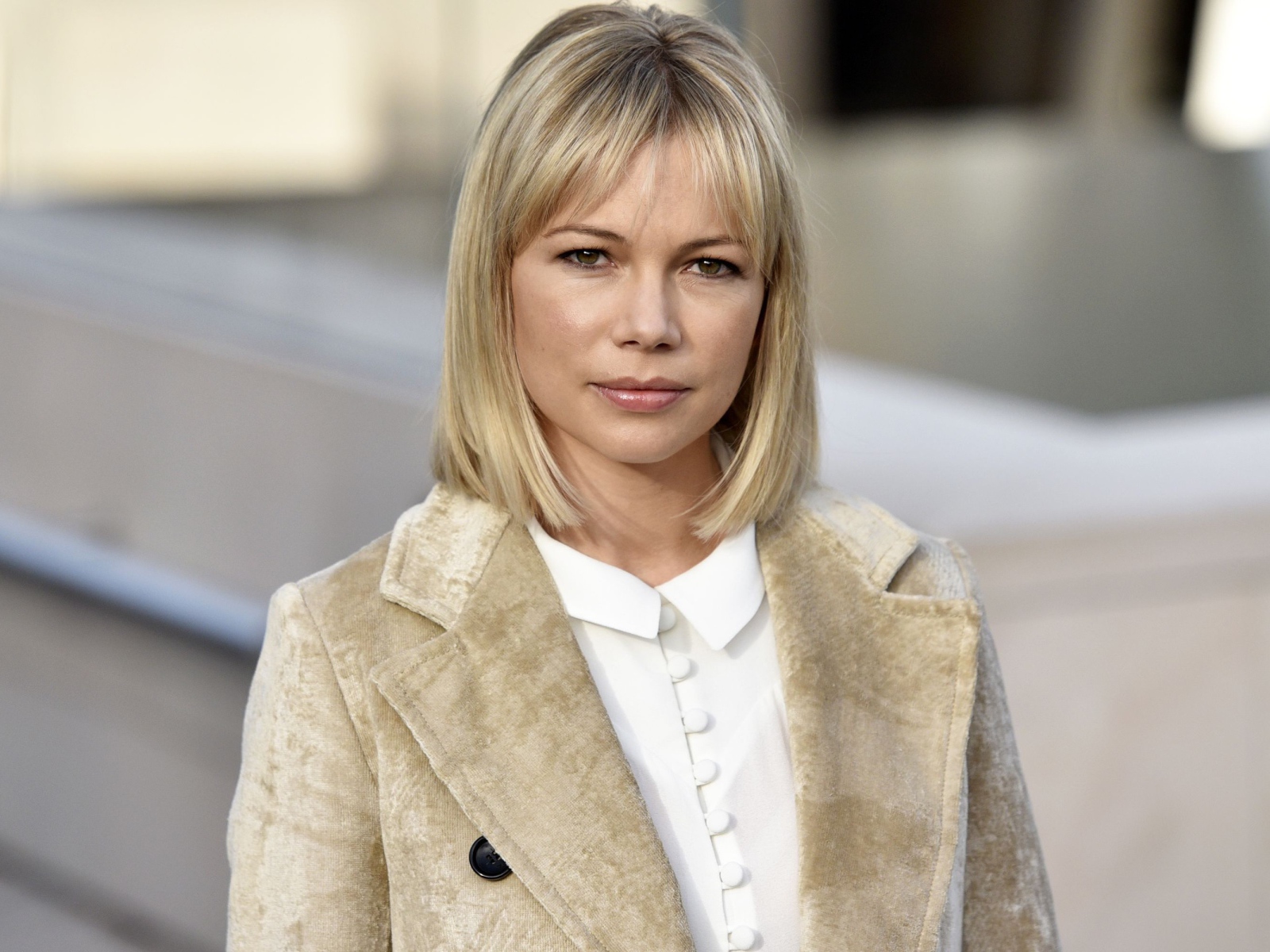 Стильная блондинка, актриса Мишель Уильямс