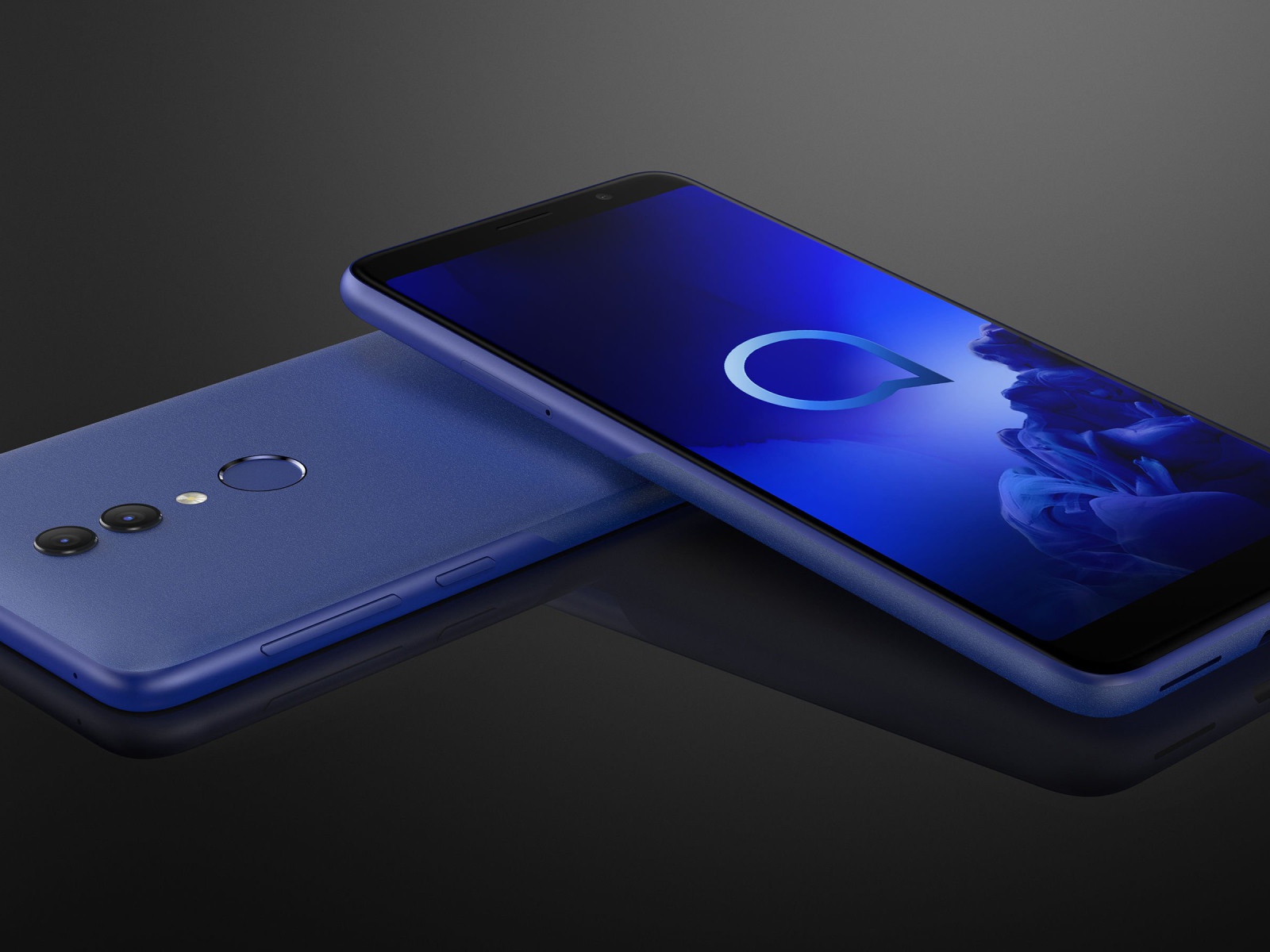 Два тонких смартфона Alcatel 1 на сером фоне