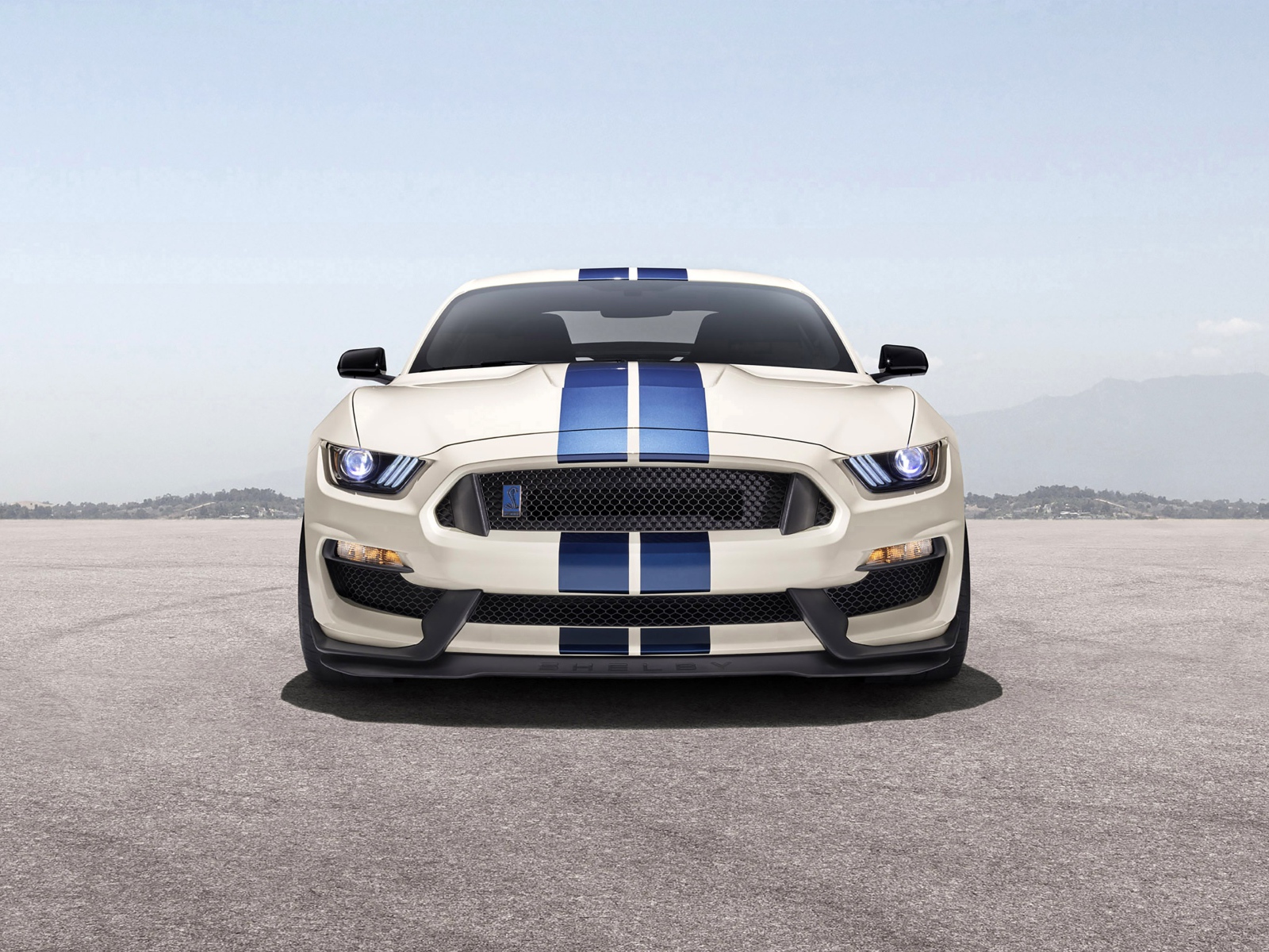 Автомобиль Shelby GT350, 2020 года вид спереди