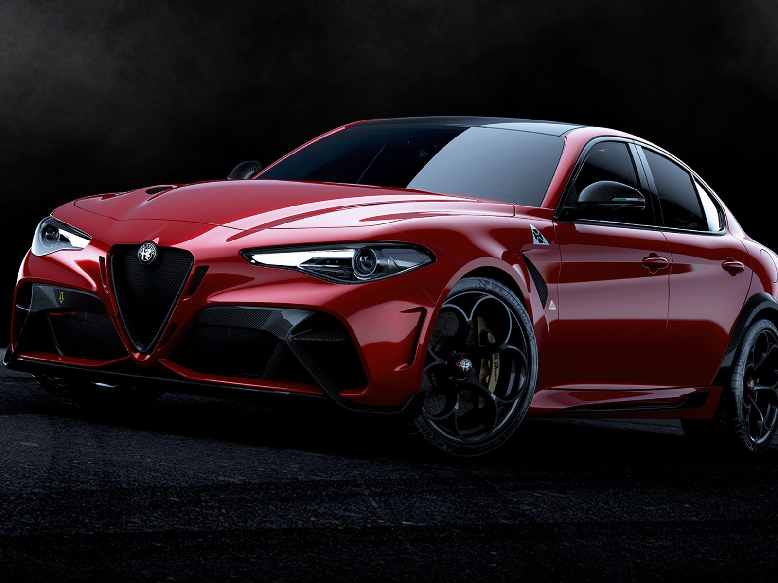 Красный автомобиль Alfa Romeo Giulia GTA 2020 года на черном фоне