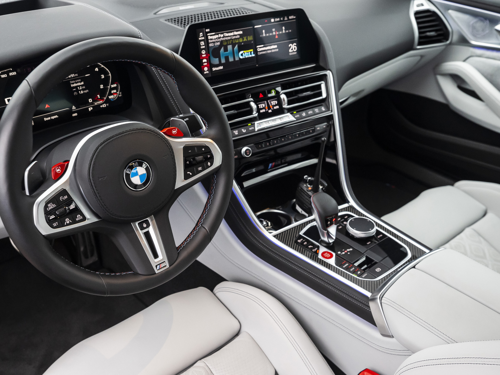 Салон автомобиля BMW M8, 2020 года