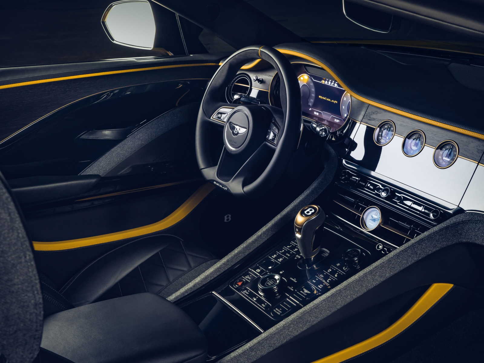 Дорогой черный салон автомобиля Bentley Mulliner Bacalar 2020 года 