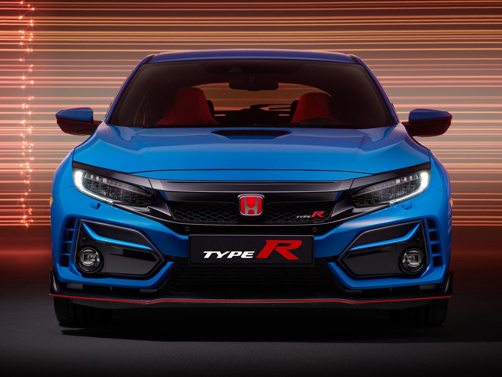 Синий автомобиль Honda Civic Type R GT 2020 года вид спереди