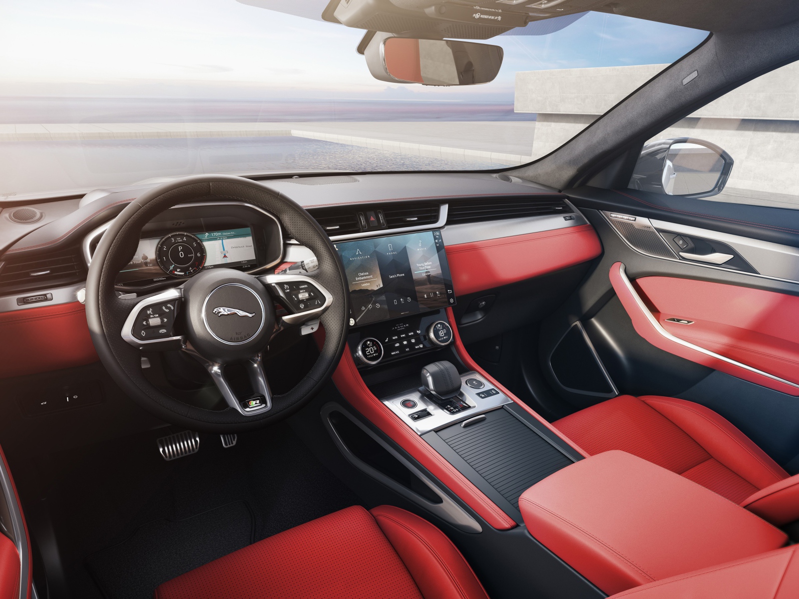 Красный кожаный салон автомобиля Jaguar F-Pace R-Dynamic 2020 года 