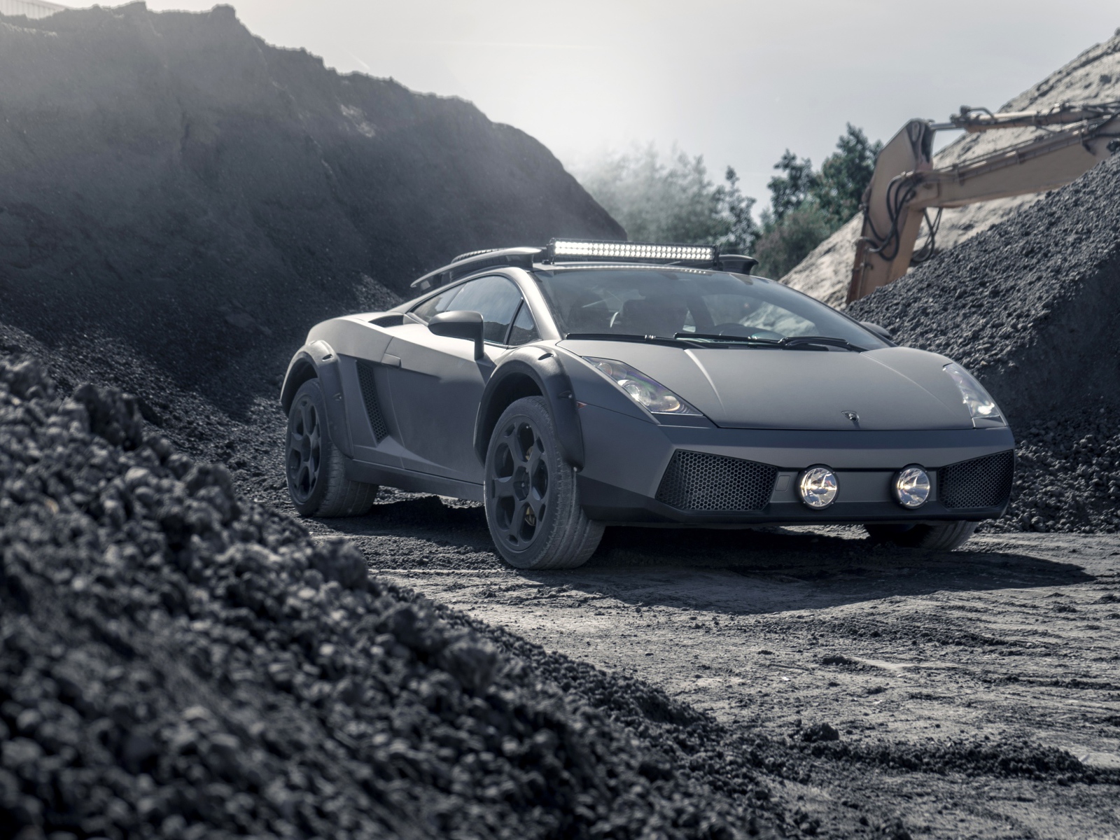 Автомобиль Lamborghini Gallardo Offroad 2019 года в карьере