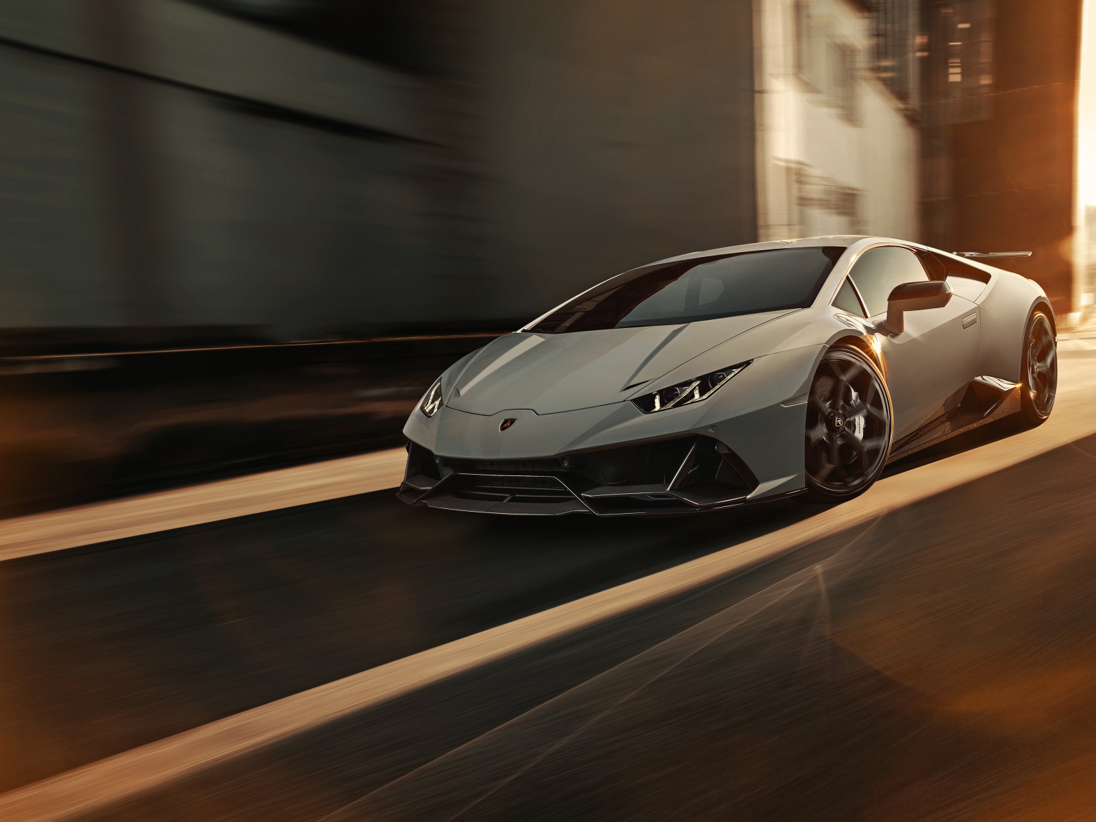 Дорогой автомобиль Lamborghini Huracan EVO 2020 года 