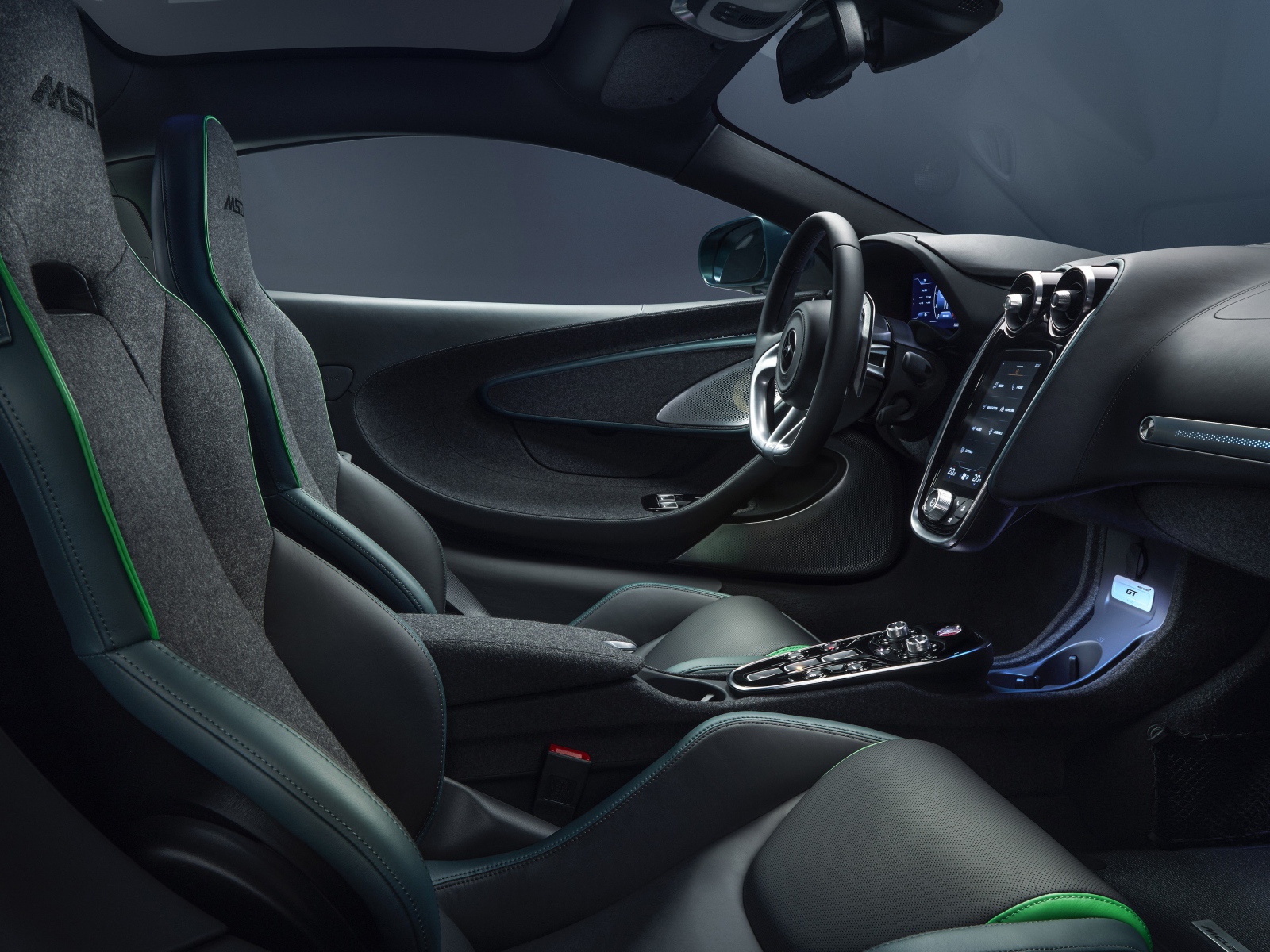 Салон автомобиля McLaren GT Verdant Theme By MSO 2020 года