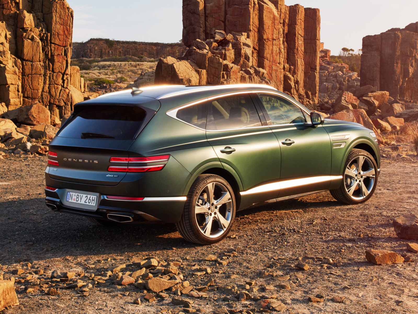 Автомобиль Genesis GV80 3.5T AWD 2020 года вид сзади